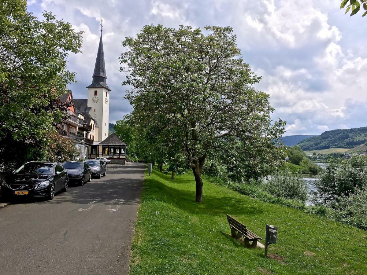 Gastehaus Hoffmann Panzió Farschweiler Kültér fotó